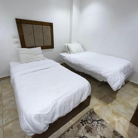 Full Pyramids View Apartment With Balcony For 8 P Kafrat al Jabal Bagian luar foto