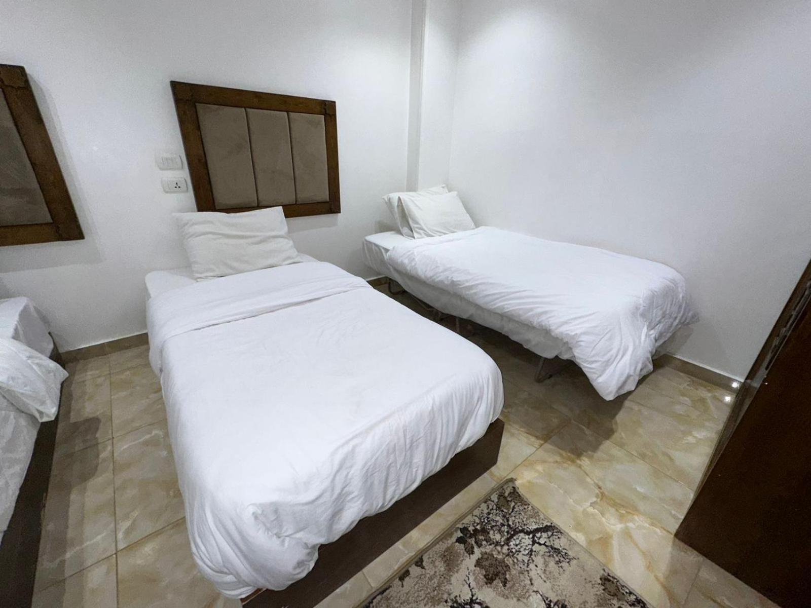 Full Pyramids View Apartment With Balcony For 8 P Kafrat al Jabal Bagian luar foto