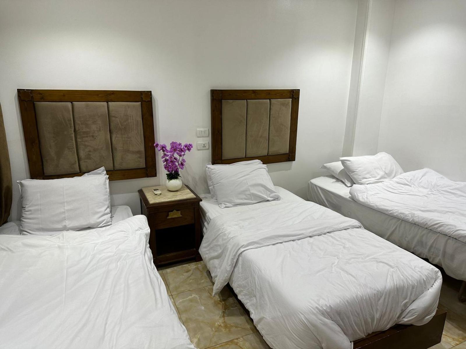 Full Pyramids View Apartment With Balcony For 8 P Kafrat al Jabal Bagian luar foto