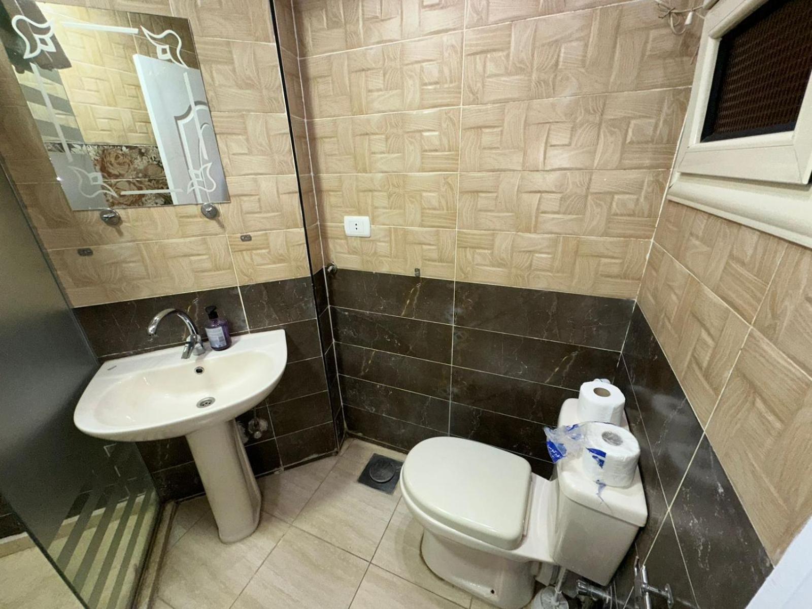 Full Pyramids View Apartment With Balcony For 8 P Kafrat al Jabal Bagian luar foto